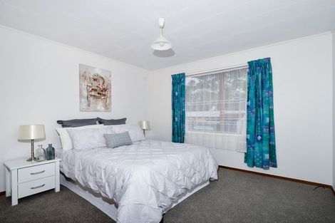 Photo of property in 8 Newland Grove, Henderson, Auckland, 0610