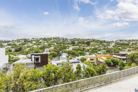 Photo of property in 4/63 Tiketike Way, Brooklyn, Wellington, 6021