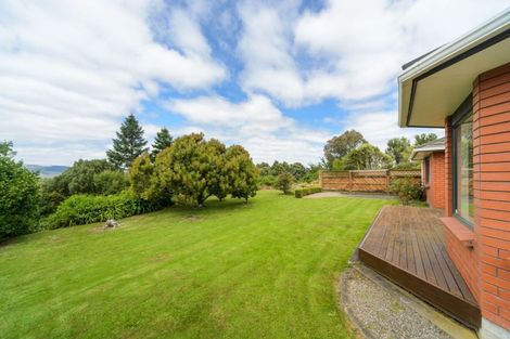 Photo of property in 27 Rosebank Avenue, Kelvin Grove, Palmerston North, 4414