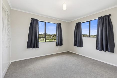 Photo of property in 37 Saunders Close, Whitby, Porirua, 5024