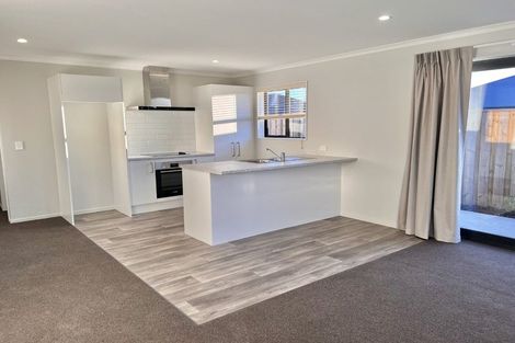 Photo of property in 76 Broadway Parade, Rolleston, 7615