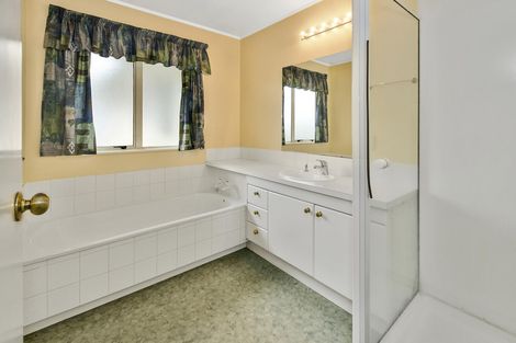 Photo of property in 3 Gairloch Place, Wattle Downs, Auckland, 2103