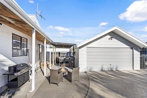 Photo of property in 1 Ensors Place, Waikuku Beach, 7402
