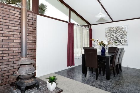 Photo of property in 8 Newland Grove, Henderson, Auckland, 0610