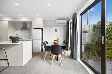 Photo of property in 2/25 Thackeray Street, Hamilton Lake, Hamilton, 3204