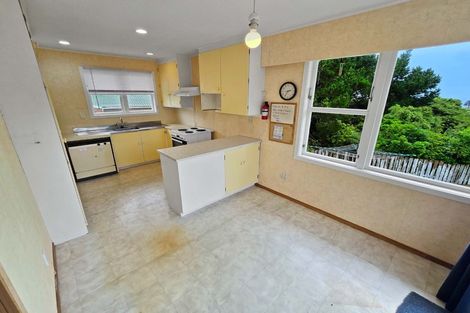 Photo of property in 16 Cypress Drive, Maungaraki, Lower Hutt, 5010