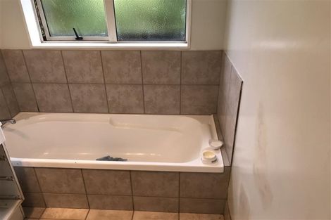 Photo of property in 25 Loughinisland Place, Weymouth, Auckland, 2103