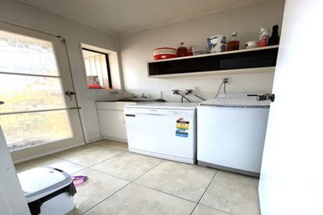 Photo of property in 2/4267 Great North Road, Glendene, Auckland, 0602