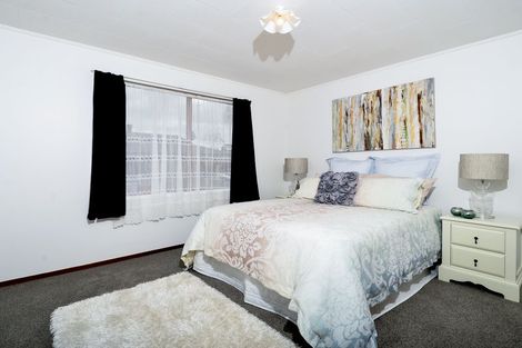 Photo of property in 8 Newland Grove, Henderson, Auckland, 0610