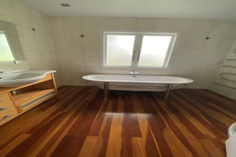 Photo of property in 26 West Lynn Road, Titirangi, Auckland, 0604