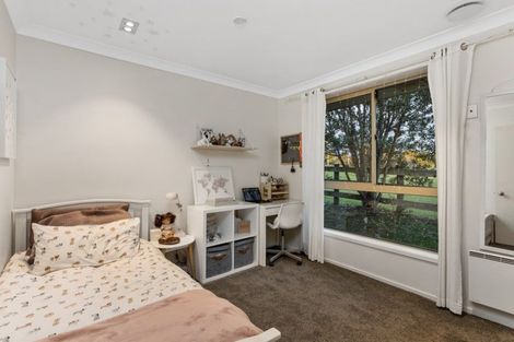 Photo of property in 14 Stonedge Lane, Rosedale, Auckland, 0632