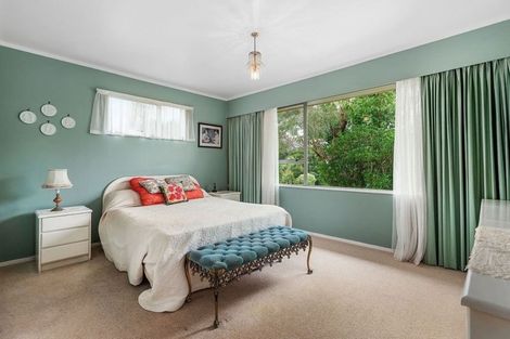 Photo of property in 1 Zande Terrace, Tawa, Wellington, 5028