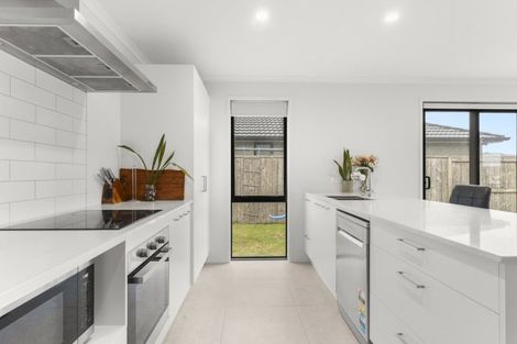 Photo of property in 69 Hills View Drive, Papamoa, 3118