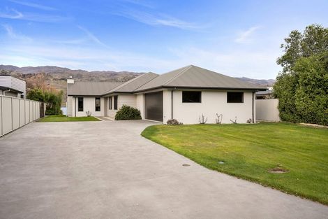 Photo of property in 14 De Bettencor Place, Mount Pisa, Cromwell, 9383