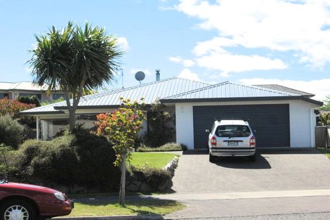 Photo of property in 35 Kinder Street, Acacia Bay, Taupo, 3330