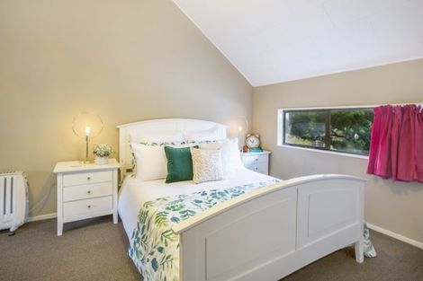 Photo of property in 23 Rembrandt Avenue, Tawa, Wellington, 5028