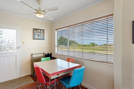 Photo of property in 22 Marine Parade, Otaki Beach, Otaki, 5512