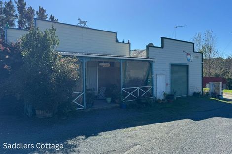 Photo of property in Saddlery Cottage, 3245 Paparoa-oakleigh Road, Paparoa, 0571