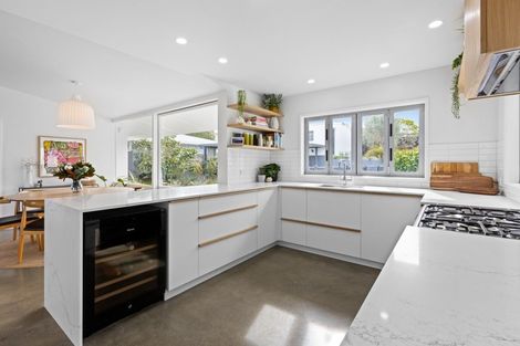 Photo of property in 2 Cobden Road, Bluff Hill, Napier, 4110