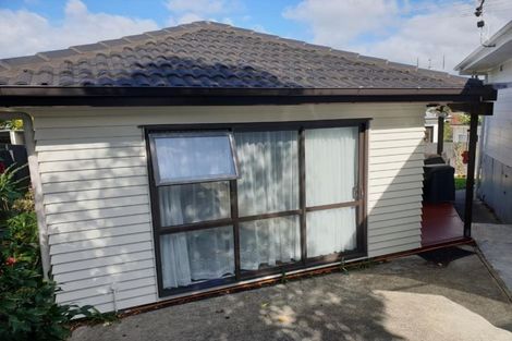 Photo of property in 5 Leiden Place, Totara Vale, Auckland, 0629