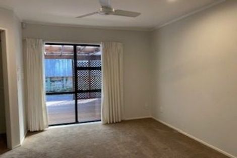 Photo of property in 1 Spears Place, Botany Downs, Auckland, 2010