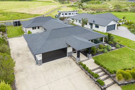 Photo of property in 15 Lady Jocelyn Place, Whitianga, 3510