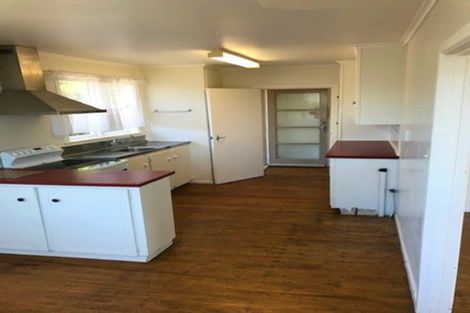 Photo of property in 39 Vera Road, Te Atatu South, Auckland, 0610