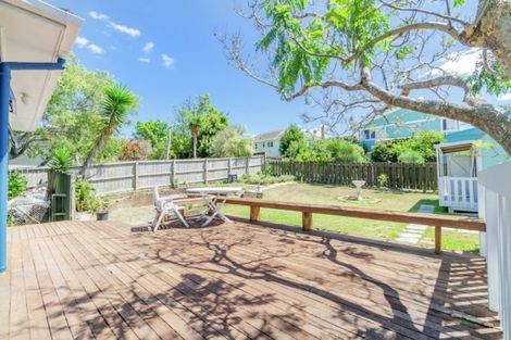 Photo of property in 7 Ellesmere Crescent, Pakuranga Heights, Auckland, 2010