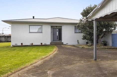 Photo of property in 11 Tasman Street, Opunake, 4616