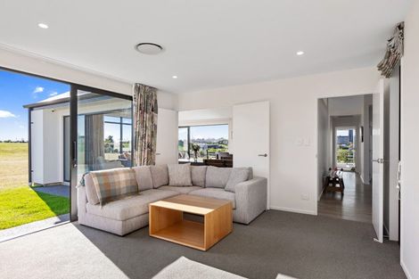 Photo of property in 37 Silver Peaks Drive, West Melton, 7618
