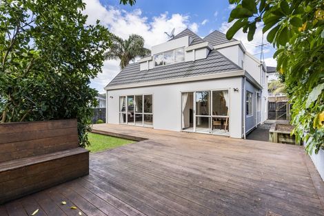 Photo of property in 2/13 Eversleigh Road, Belmont, Auckland, 0622