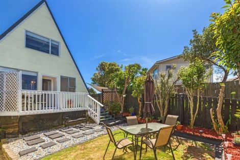 Photo of property in 9 Toporoa View, Ascot Park, Porirua, 5024