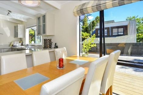 Photo of property in 2/23 Sunnynook Road, Forrest Hill, Auckland, 0620