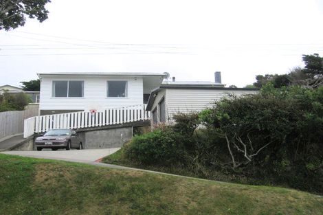 Photo of property in 20 Kinapori Terrace, Newlands, Wellington, 6037
