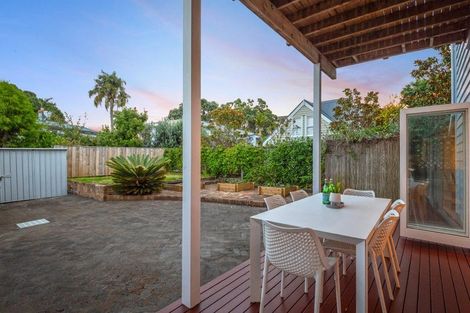 Photo of property in 12 Domain Street, Devonport, Auckland, 0624