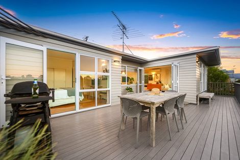 Photo of property in 40 Peter Terrace, Castor Bay, Auckland, 0620