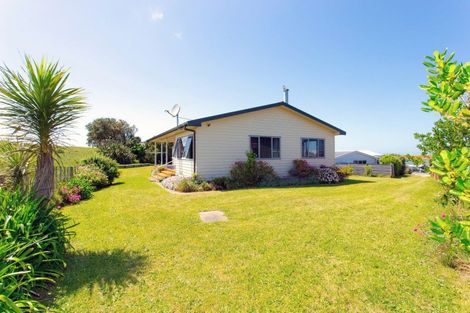 Photo of property in 34 Okiwa Terrace, Waiinu Beach, Whanganui, 4588