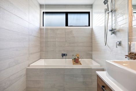 Photo of property in 12 Howden Drive, Jacks Point, 9371