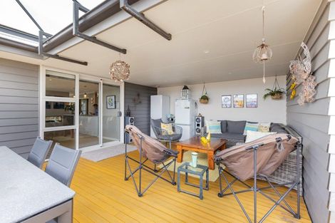 Photo of property in 11 Monaco Grove, Fitzherbert, Palmerston North, 4410