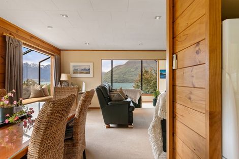 Photo of property in 9 Evergreen Place, Sunshine Bay, Queenstown, 9300