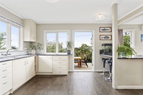 Photo of property in 31 Sunnyside Road, Sunnyvale, Auckland, 0612