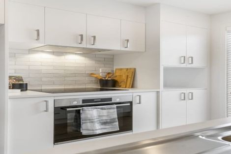 Photo of property in 4/35 Garadice Road, Rothesay Bay, Auckland, 0630