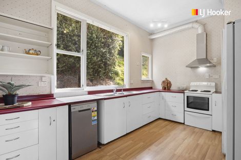 Photo of property in 32 Adderley Terrace, Ravensbourne, Dunedin, 9022