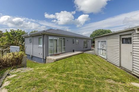 Photo of property in 3 Julia Place, Totara Vale, Auckland, 0629