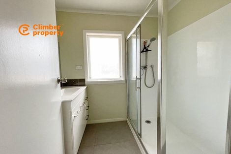 Photo of property in 2 Crystal Avenue, Glendene, Auckland, 0602