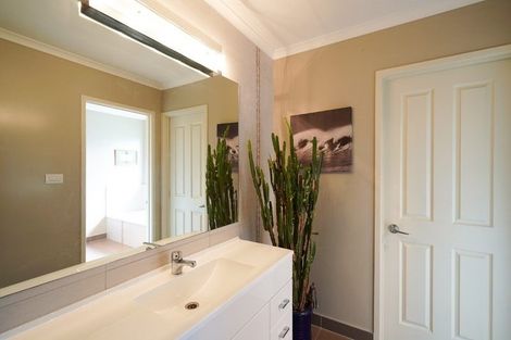 Photo of property in 18 Andre Rise, Stanmore Bay, Whangaparaoa, 0932