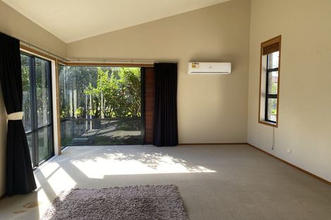 Photo of property in 2 Strundeen Close, Flat Bush, Auckland, 2016