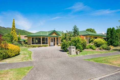 Photo of property in 25 Awanui Drive, Waikanae, 5036