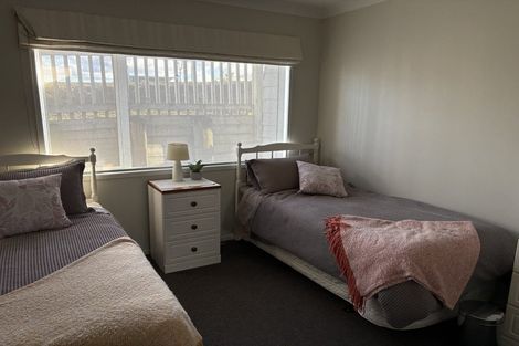 Photo of property in 7 Dorchester Place, Orewa, 0931