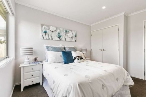 Photo of property in 2 Poaka Avenue, Takanini, 2112